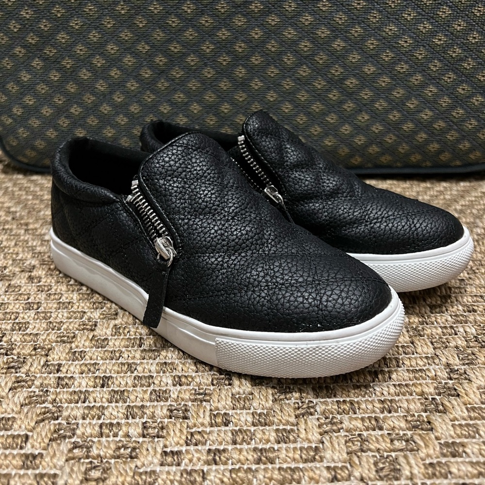 Steve Madden Glam Slip On Sneaker - Girls Size 3 - Black Quilted